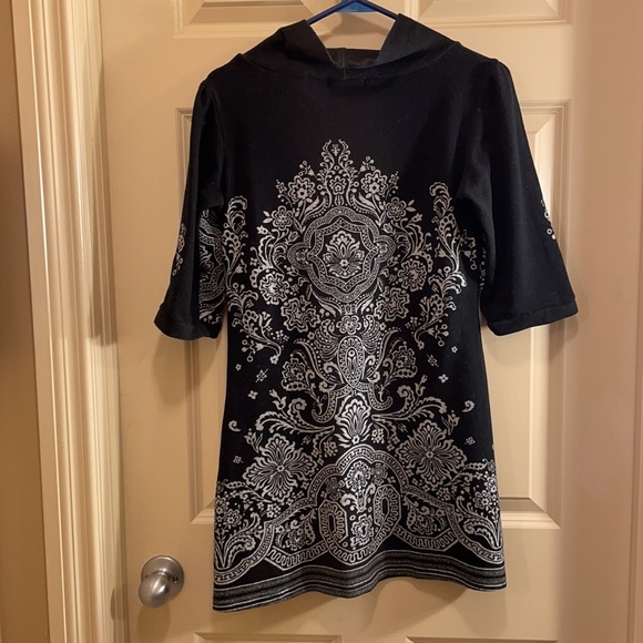 Black top/dress with white decorative print across all the shirt. - Picture 5 of 5